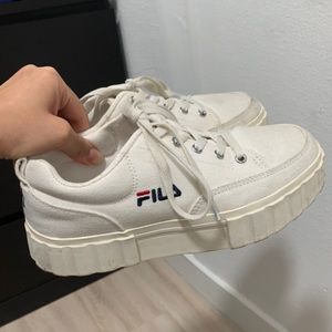 WOMEN'S FILA SANDBLAST LOW FLATFORM SNEAKERS